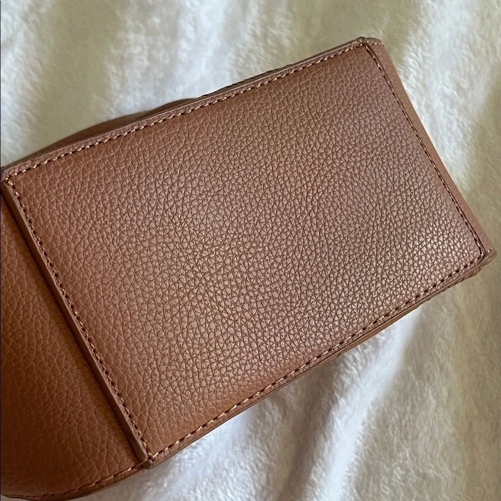 NWOT/ Never Used Steve Madden Tan Embossed Crossbody Bag